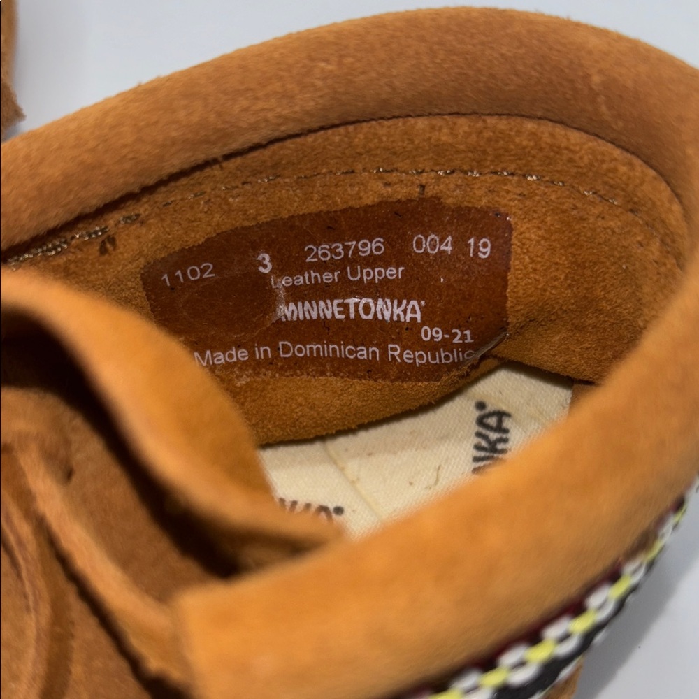 NWOT Minnetonka Brown Suede Infant Moccasin Booties Shoes - Picture 12 of 13